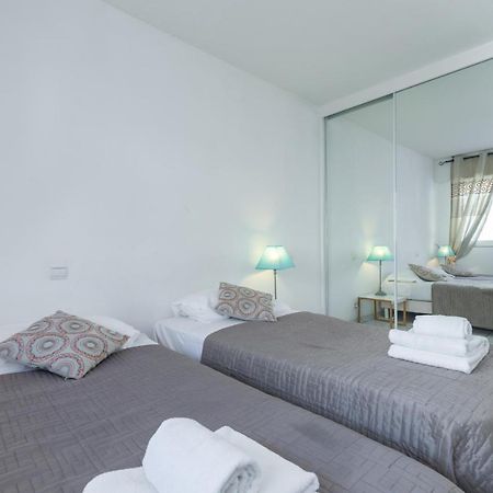 Bright Two Bedroomed Apartment On The Beach In Cannes With Huge Terrace With Fabulous Sea Views - 2001 Zewnętrze zdjęcie