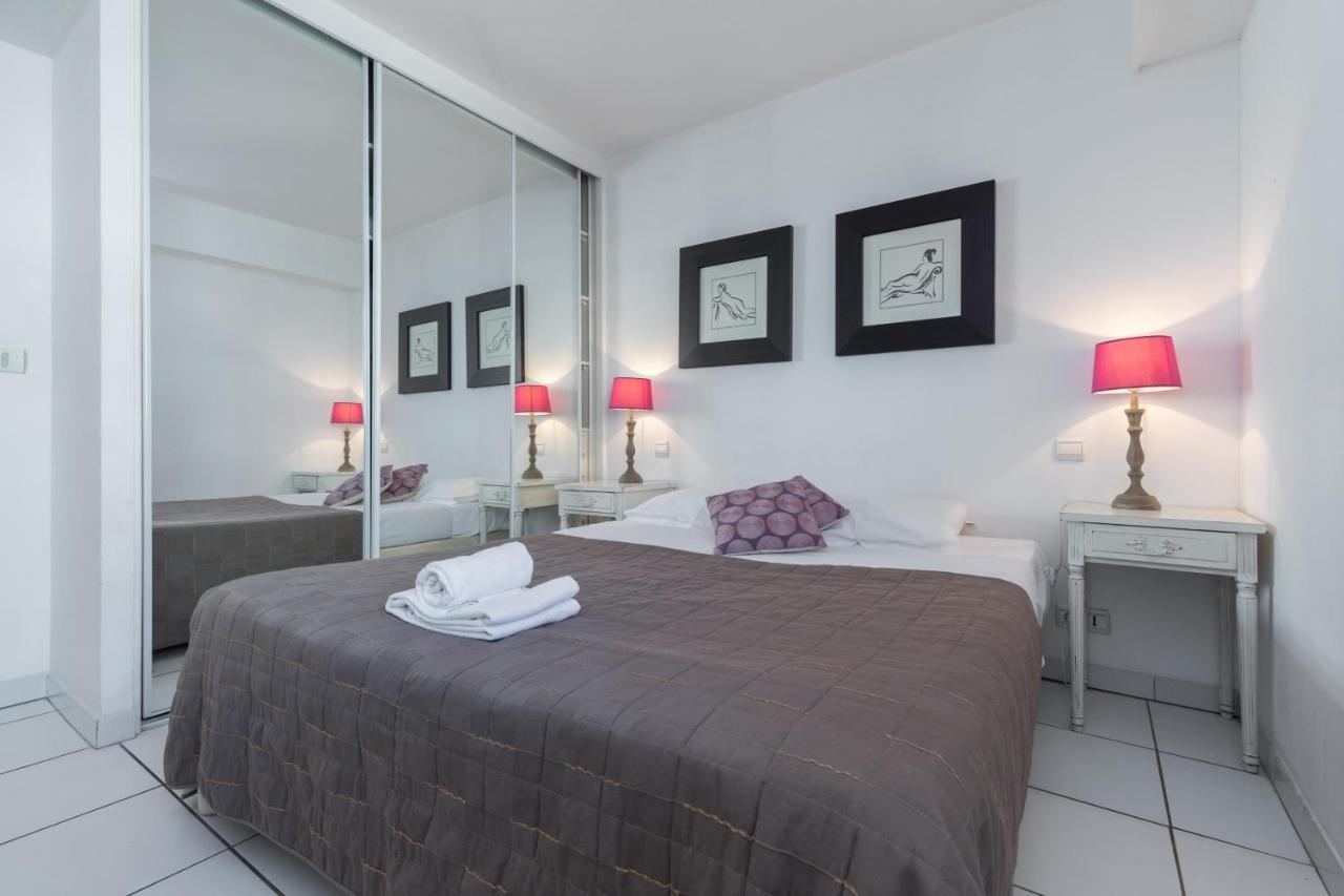 Bright Two Bedroomed Apartment On The Beach In Cannes With Huge Terrace With Fabulous Sea Views - 2001 Zewnętrze zdjęcie