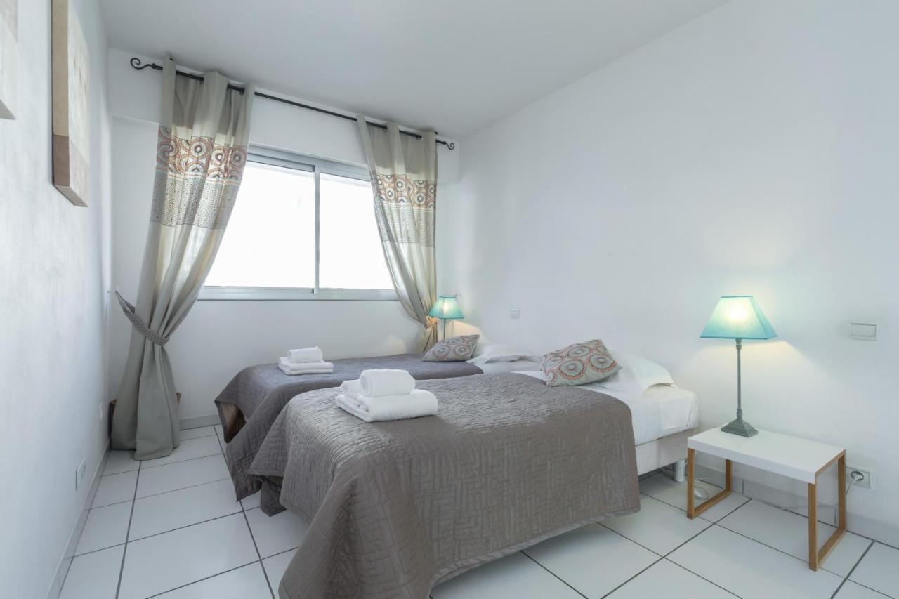 Bright Two Bedroomed Apartment On The Beach In Cannes With Huge Terrace With Fabulous Sea Views - 2001 Zewnętrze zdjęcie