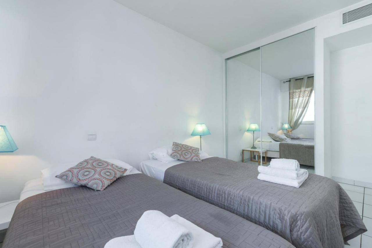Bright Two Bedroomed Apartment On The Beach In Cannes With Huge Terrace With Fabulous Sea Views - 2001 Zewnętrze zdjęcie